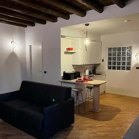 Essenza Del Borgo Nel Cuore Di Un Borgo Antico * Bergamo